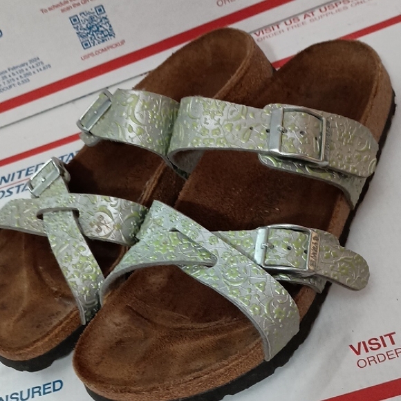 Birkenstock Birkis Stylish Women's Sandals with Silver Accents Size 38/7 - Picture 3 of 10